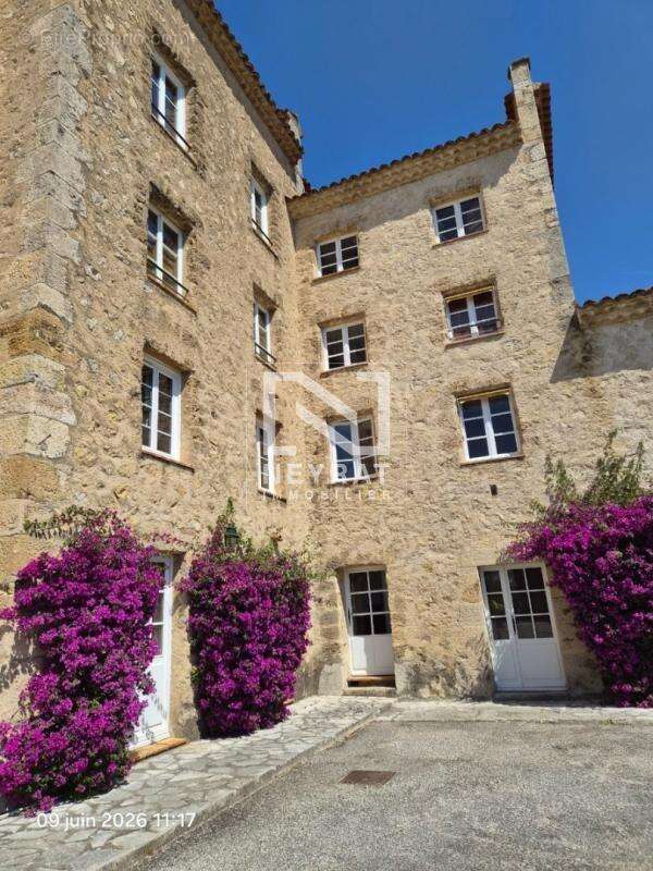 Appartement à TOURRETTES