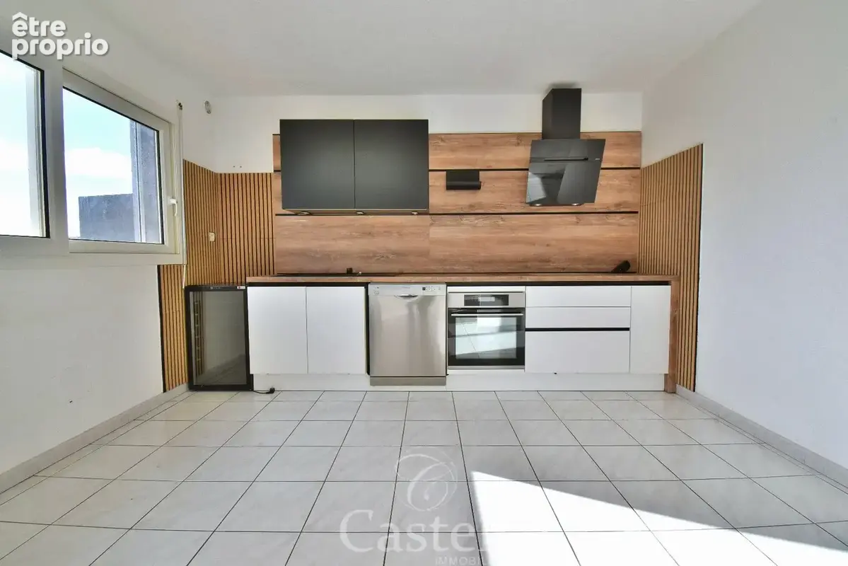 AGDE  Appartement T3 d'environ 71 m² avec balcon et 2 places de parking - photo 4