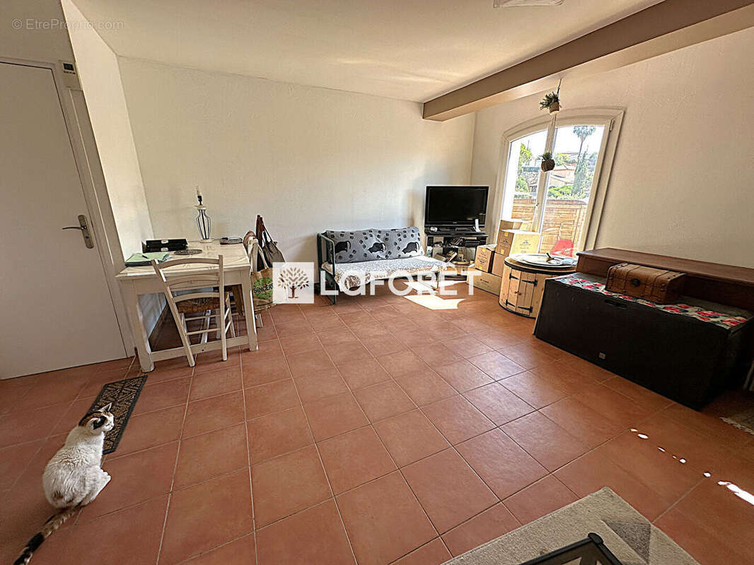 Appartement à SAINT-LAURENT-DU-VAR