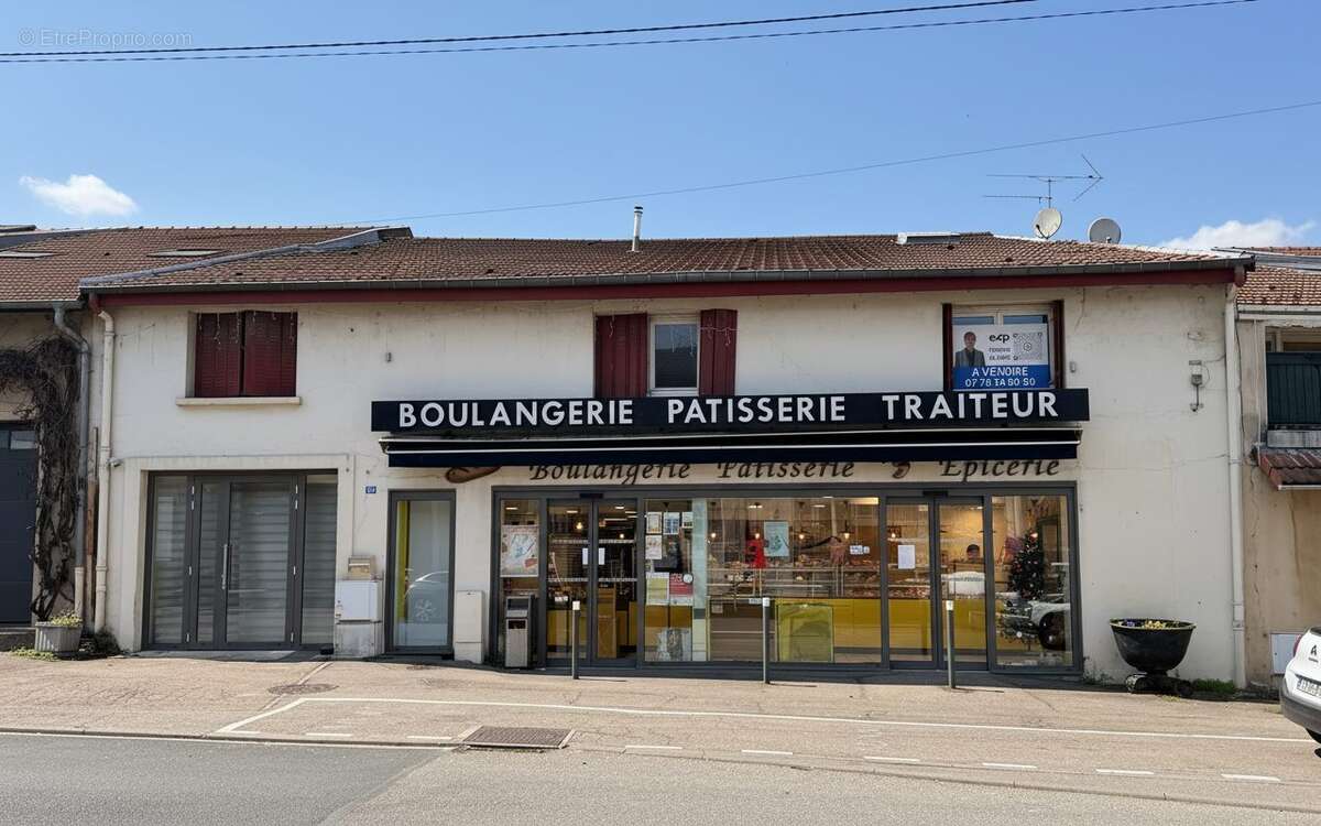 Façade - Commerce à CHAMPENOUX