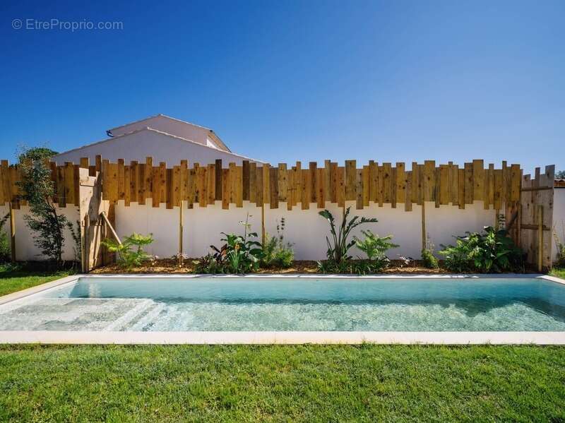 Maison à L&#039;ISLE-SUR-LA-SORGUE