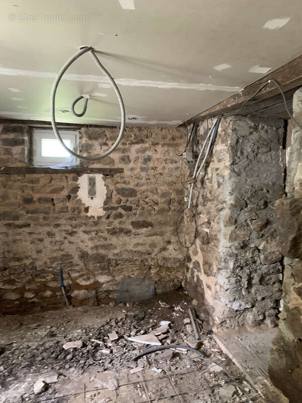 Maison à AMBRIERES-LES-VALLEES