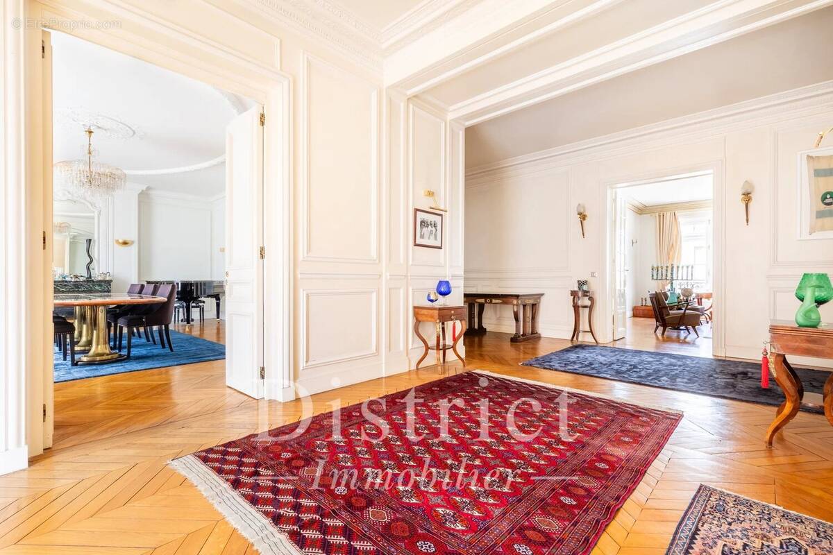 Wagram/Ampère. Appartement de réception de 373m². Très beaux volumes! - photo 2