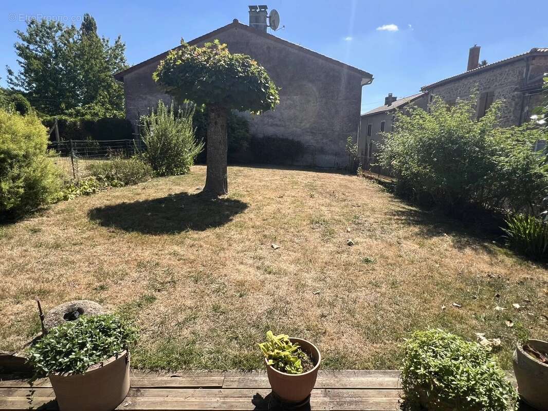 Maison de village de 156m² (4 ch) avec grange et jardin - photo 6