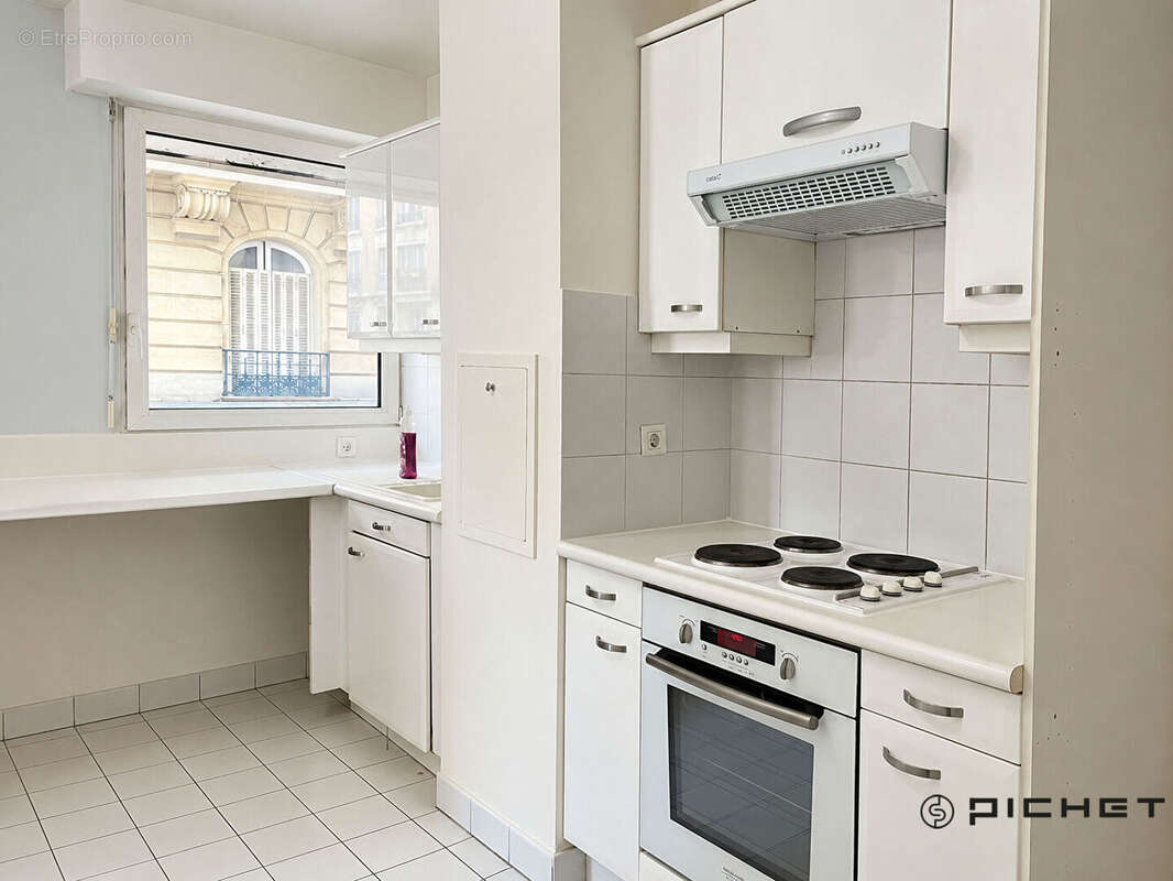 A Vendre - Appartement 2 pièces 57 m² + Place de parking Sous-sol - Vaugirard - Convention - photo 3