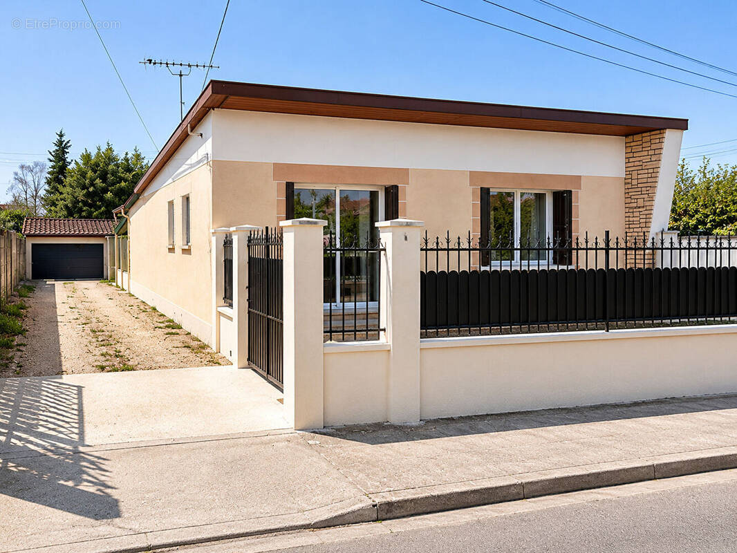 Maison à MONTGERON