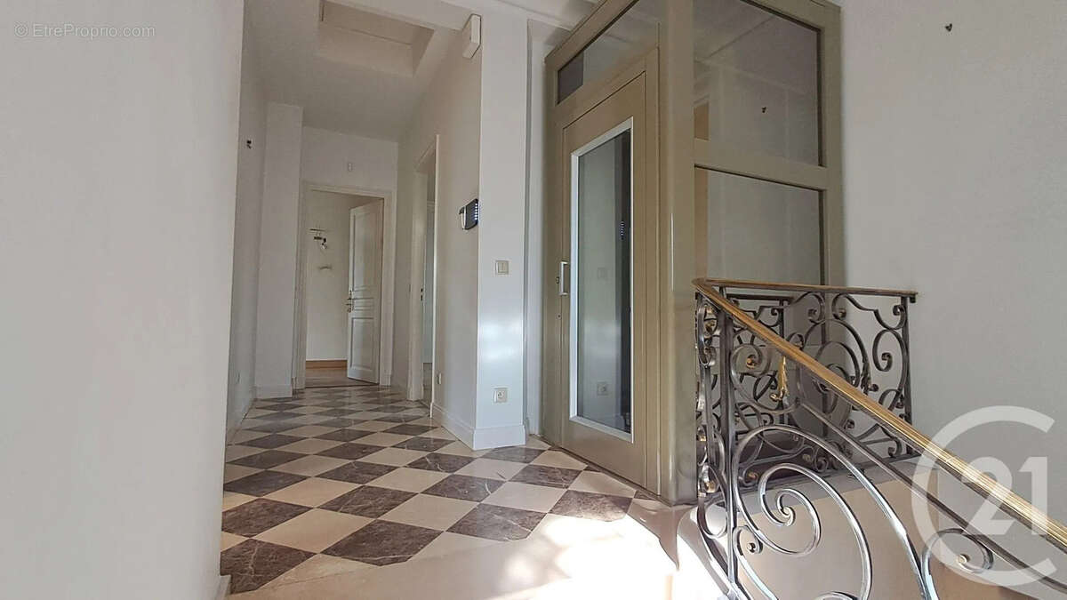 Maison à SAINT-MAUR-DES-FOSSES