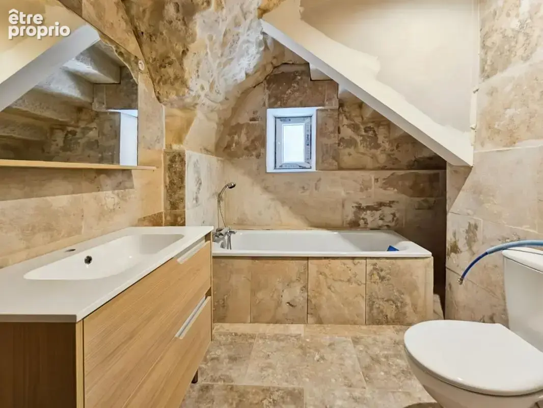 À Vendre à Montfrin - Maison de village de 67m² avec garage - photo 5