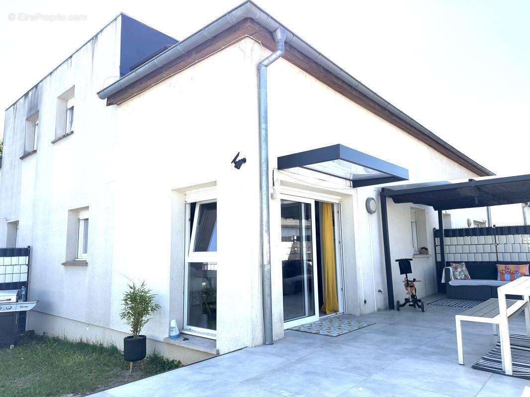 Maison à VILLAGE-NEUF