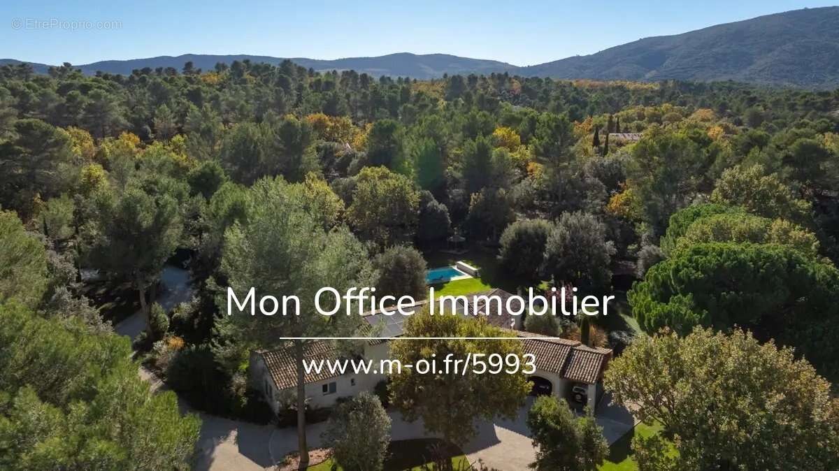 Référence : 5993-VCL. - Superbe propriété avec piscine - Parc paysager - Pays d'Aix en Provence - photo 6