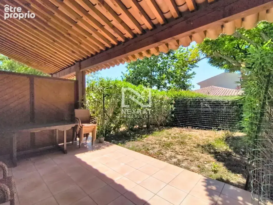 MONTAUROUX - Duplex avec jardin dans une résidence avec piscine - photo 2