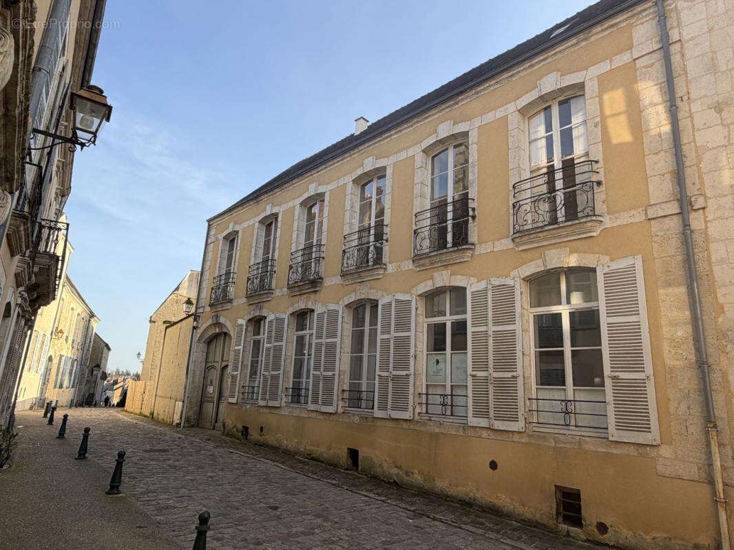 EXCLUSIVITÉ – Ancien Hôtel Particulier au cœur historique de Bellême - photo 2