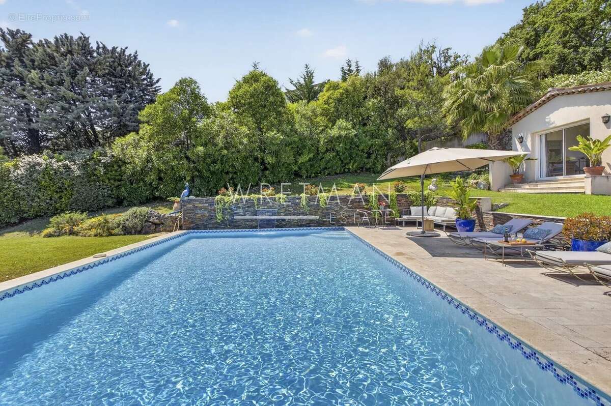 Maison à CHATEAUNEUF-GRASSE