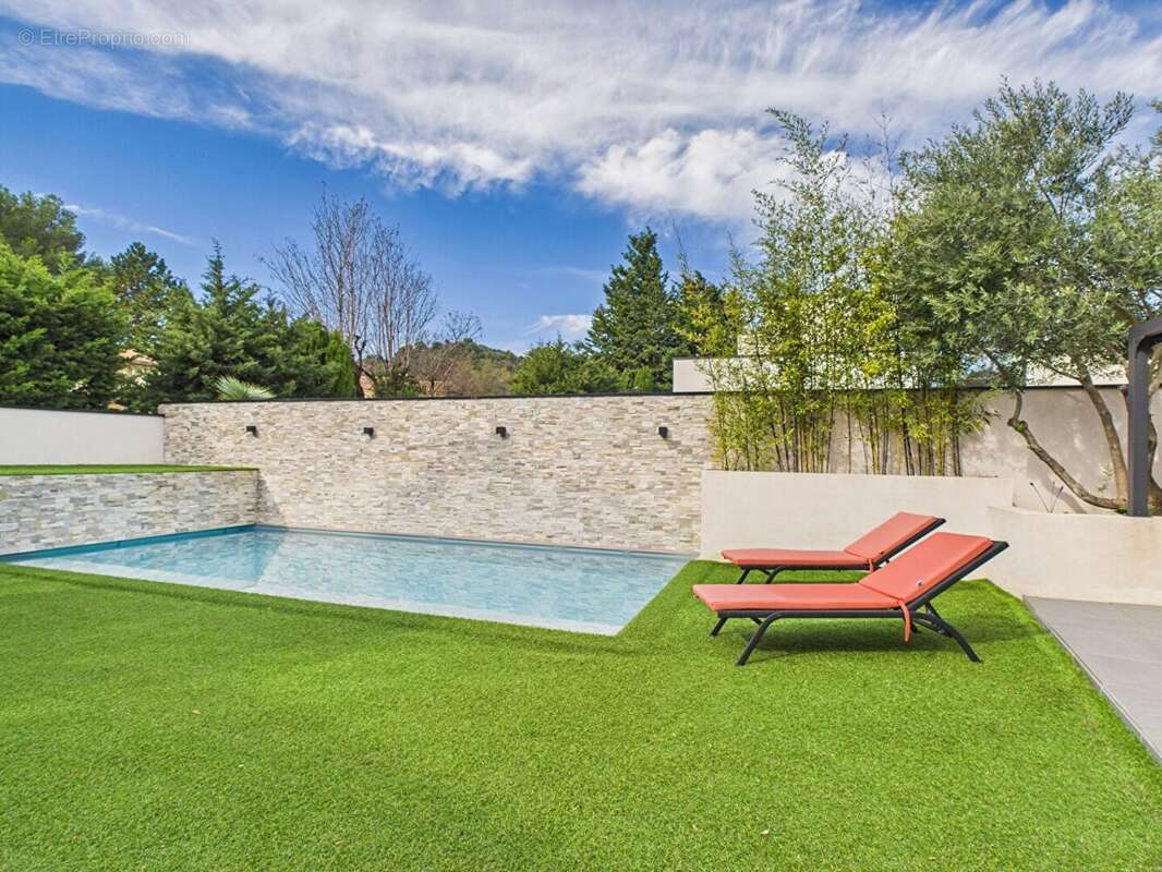 Maison 165 m² à Villeneuve-Les-Avignon  - photo 2