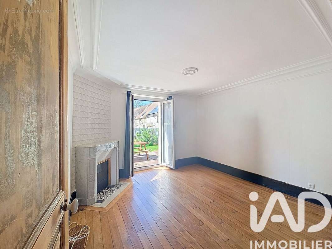 Maison 126 m² à Crecy-La-Chapelle  - photo 7
