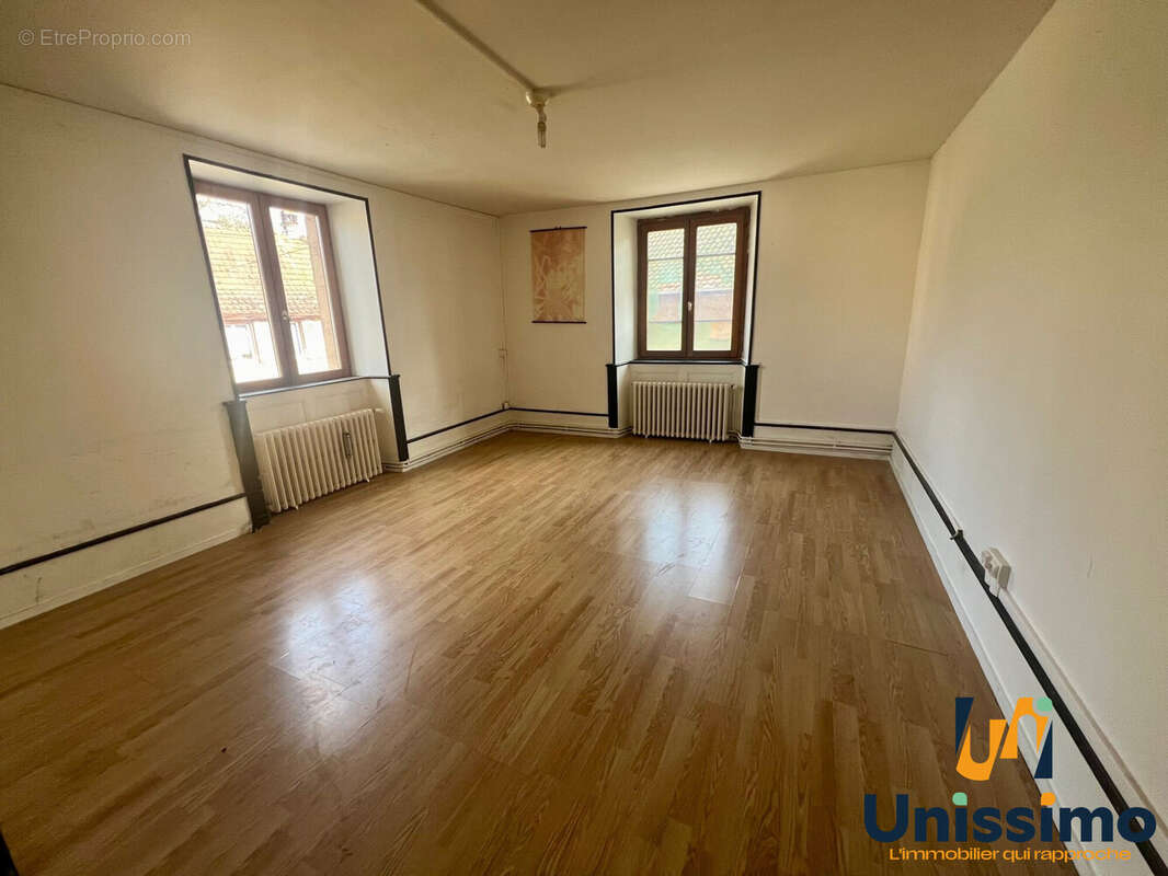 Appartement à ISSANS