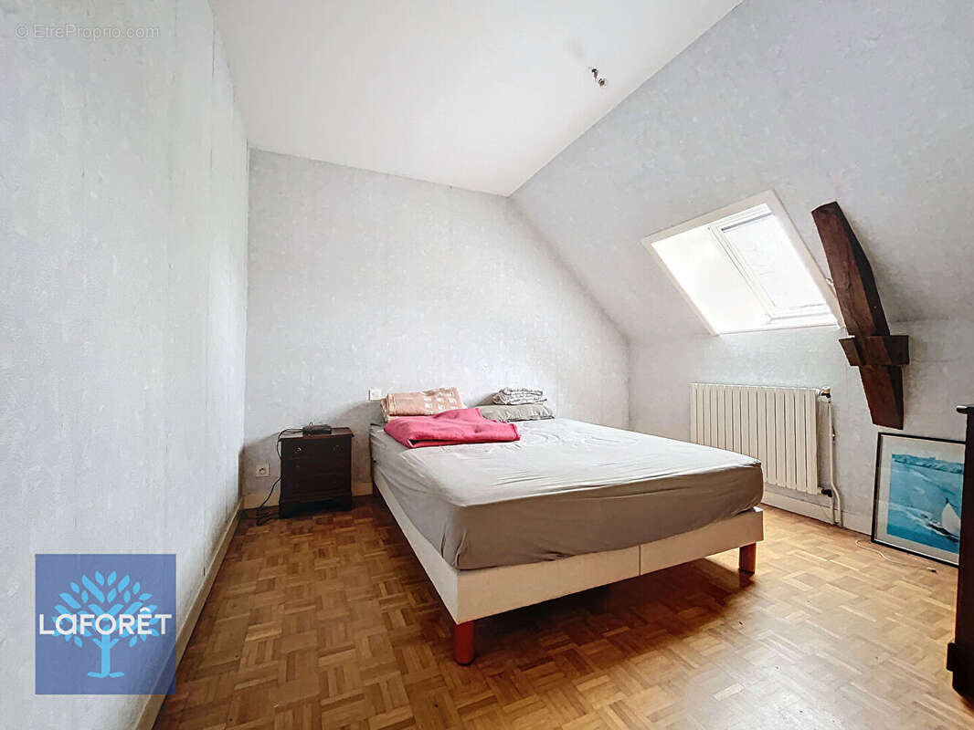 Maison à LOUVIGNE-DU-DESERT