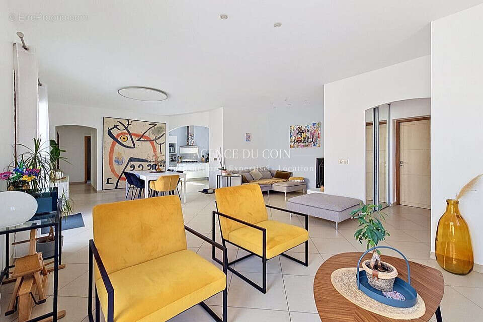 Maison à LE MUY