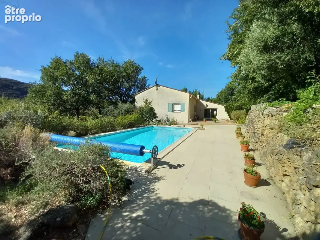 Superbe villa plain pied avec piscine sur 4000M2 arborés. - photo 26