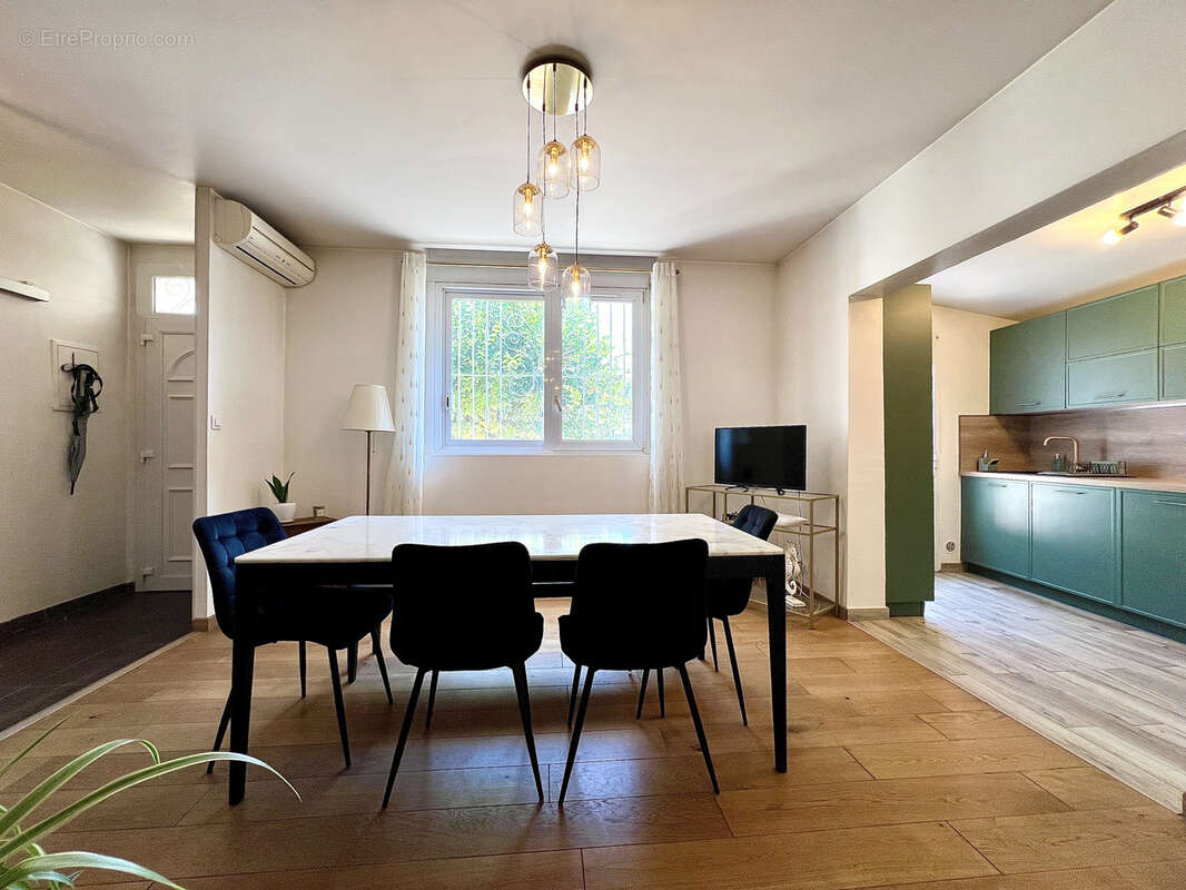 13013 MARSEILLE / Les Olives : Maison 3/4 pièces + studio indépendant sur 434m2 de terrain avec piscine. - photo 9