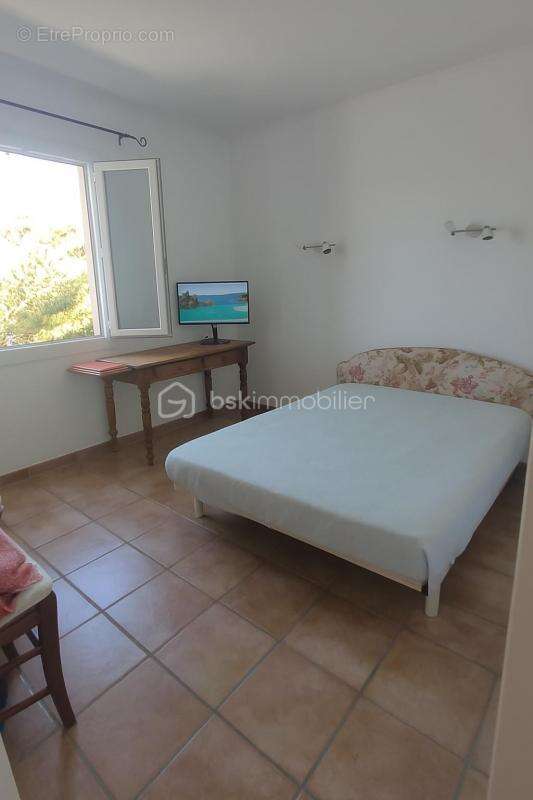 Sanary - maison - double sejour - 3 chambres - photo 9