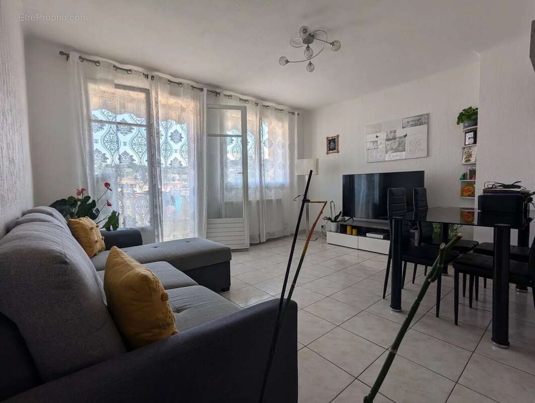 Appartement à VALLAURIS