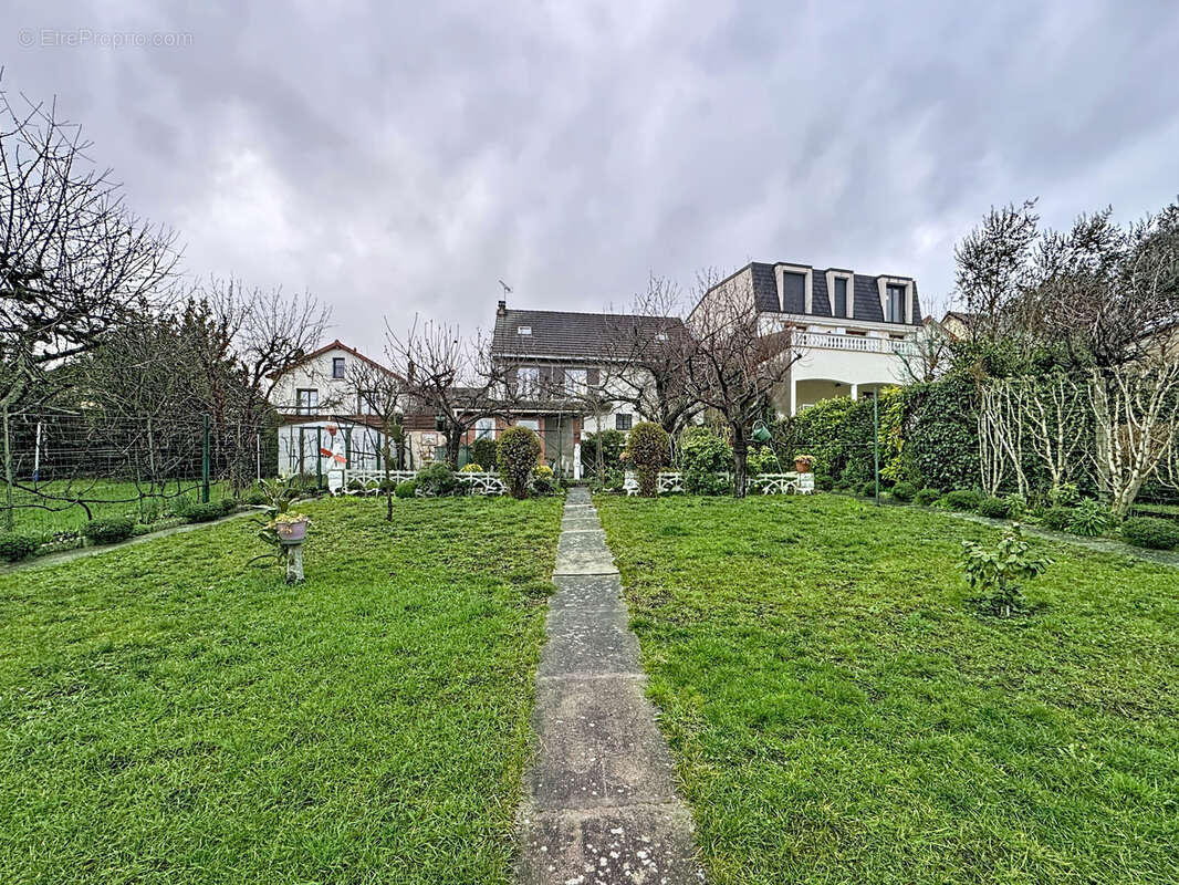 Maison à SAVIGNY-SUR-ORGE