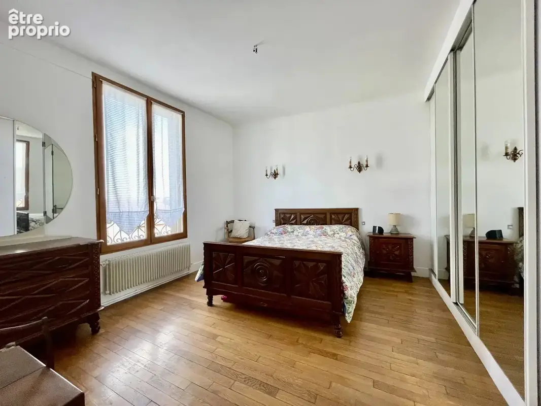 DRANCY - LES OISEAUX - Pavillon familial - 122m2 - 4 chambres - garage et grand jardin - proche gare RER B Drancy - photo 12