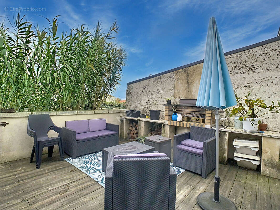 Maison à SAINT-MACAIRE-EN-MAUGES