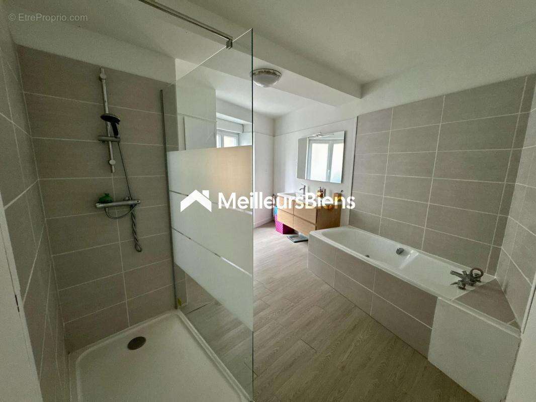 Maison à COSSE-LE-VIVIEN