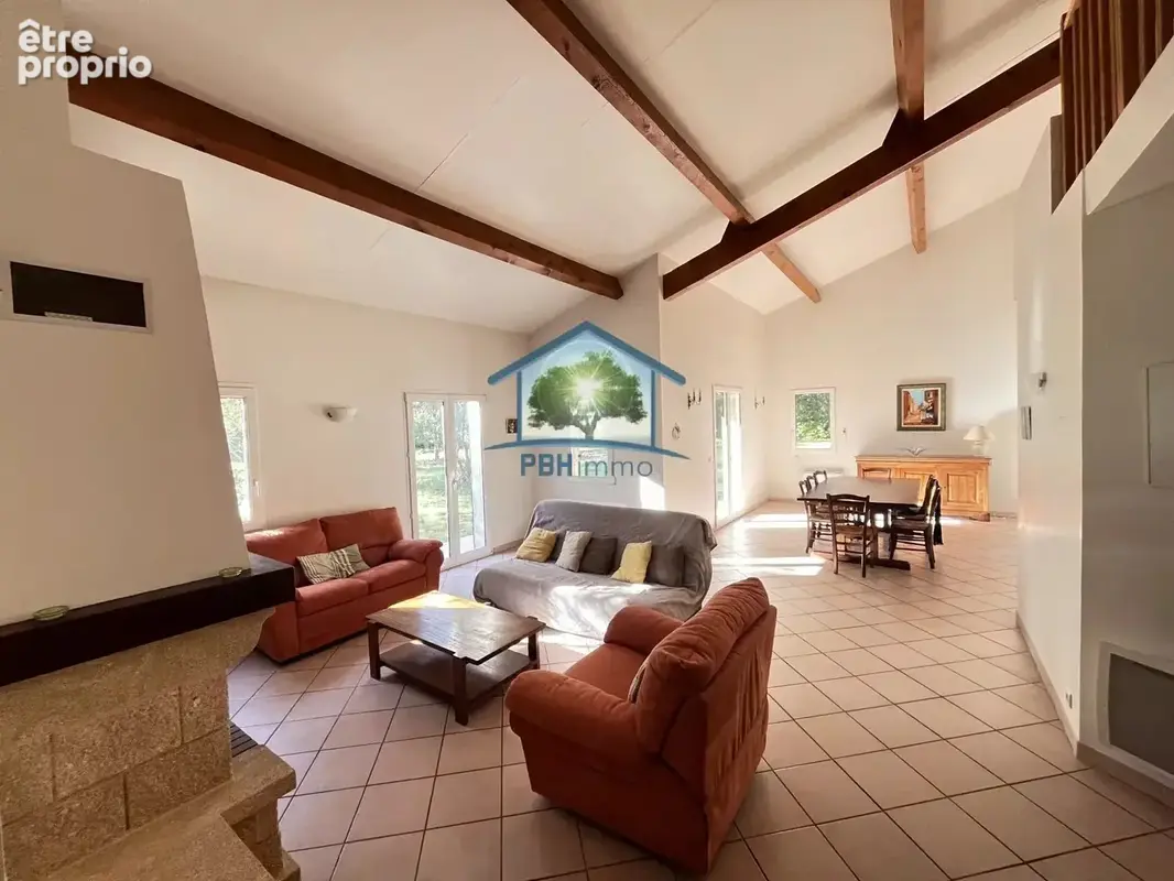 NIMES (30), Propriété de 193 m2 sur terrain de 2676m2 - photo 3