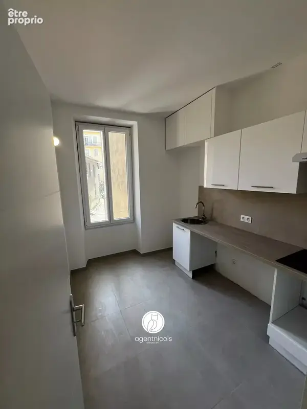 Cannes // centre ville : 3 pièces / vendu loué / très bon état / climatisé / balcon / bd carnot - photo 4