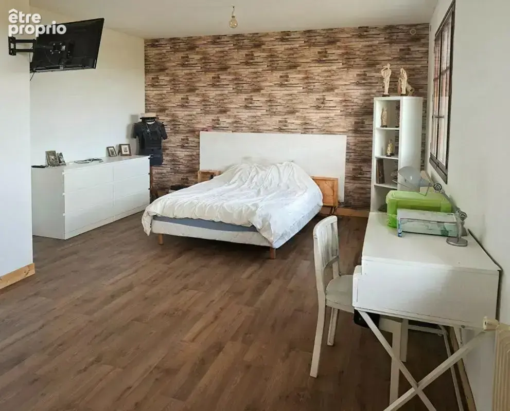 Maison dans une impasse, 90 m² habitables + 90 m² supplémentaires avec chambre et salle d'eau,  grand garage et jardin de 779 m² - photo 9