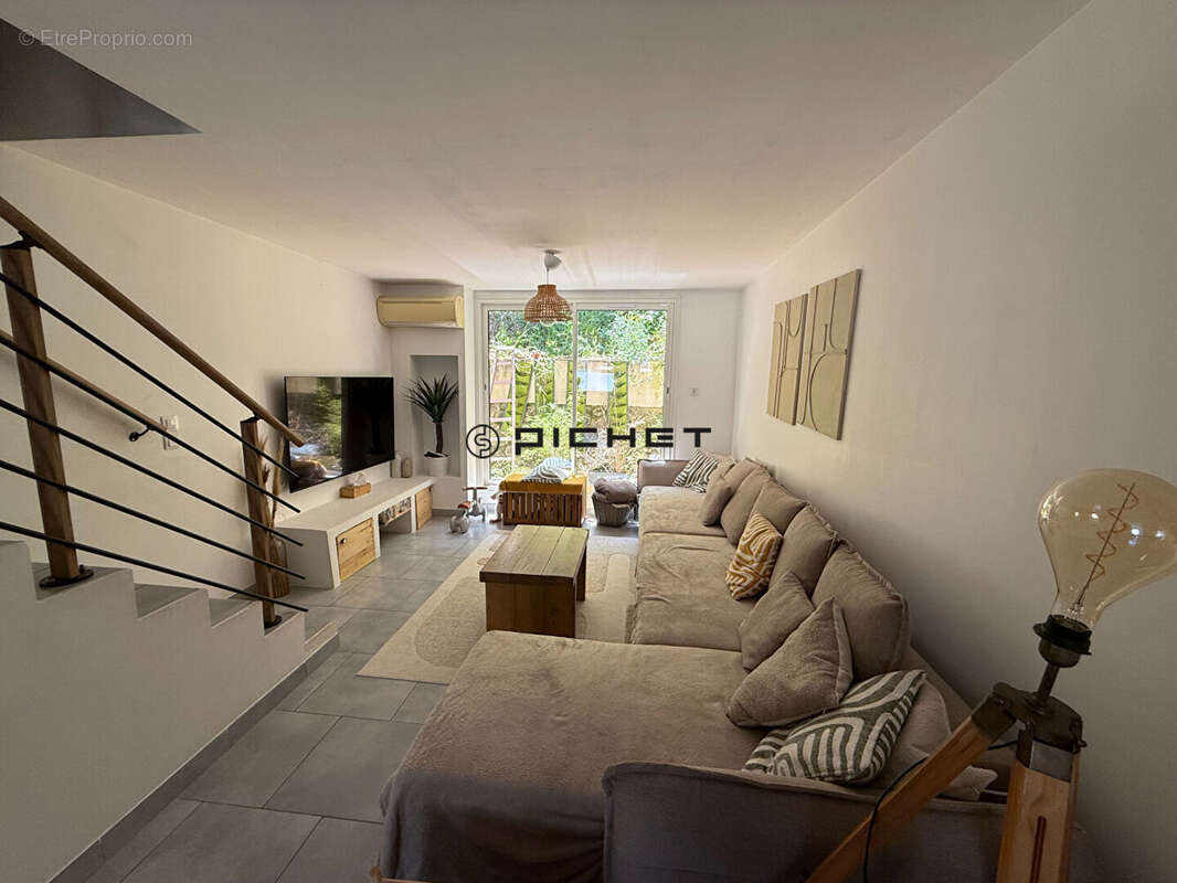 Appartement à MARSEILLE-11E