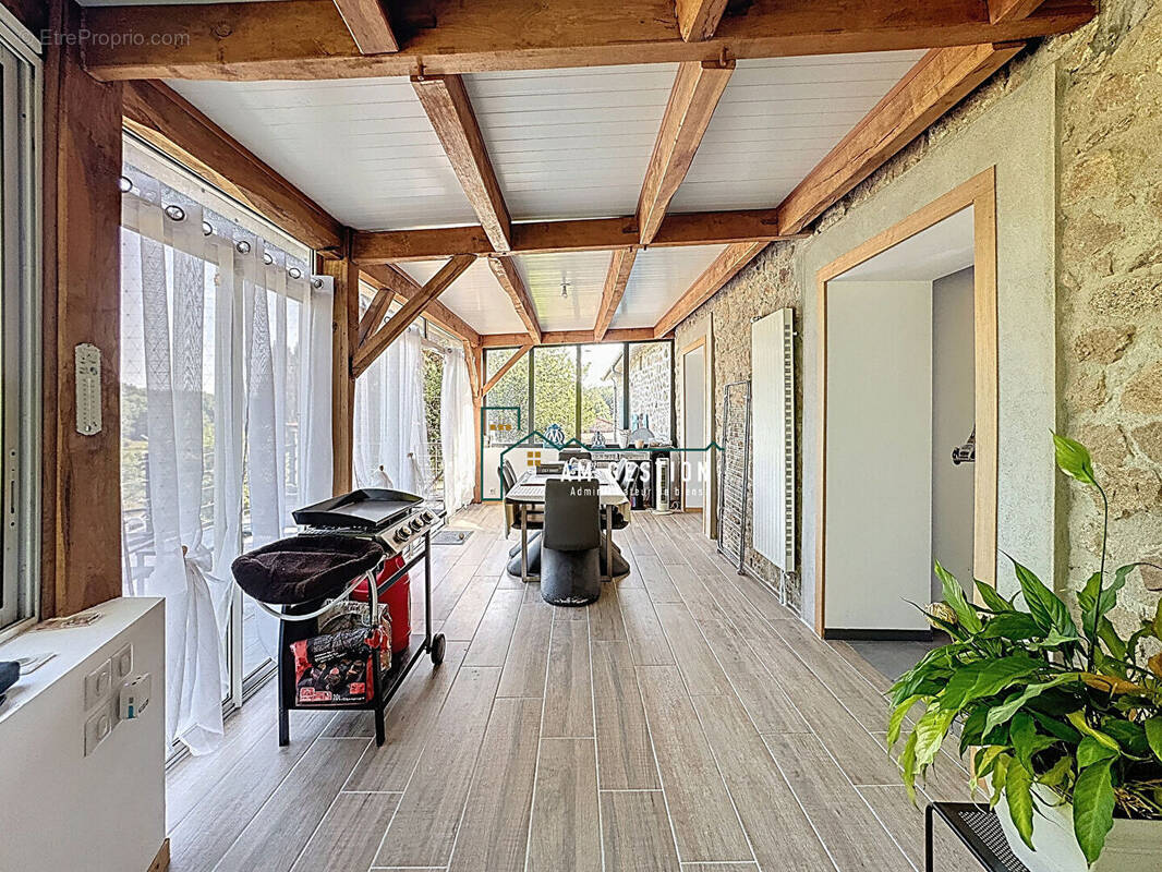 Maison à COMPREIGNAC