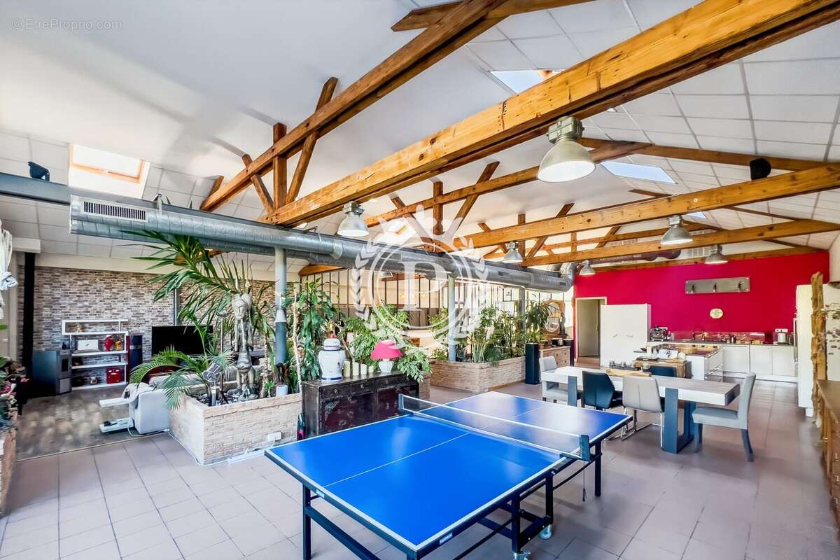 Commerce à GOUVIEUX