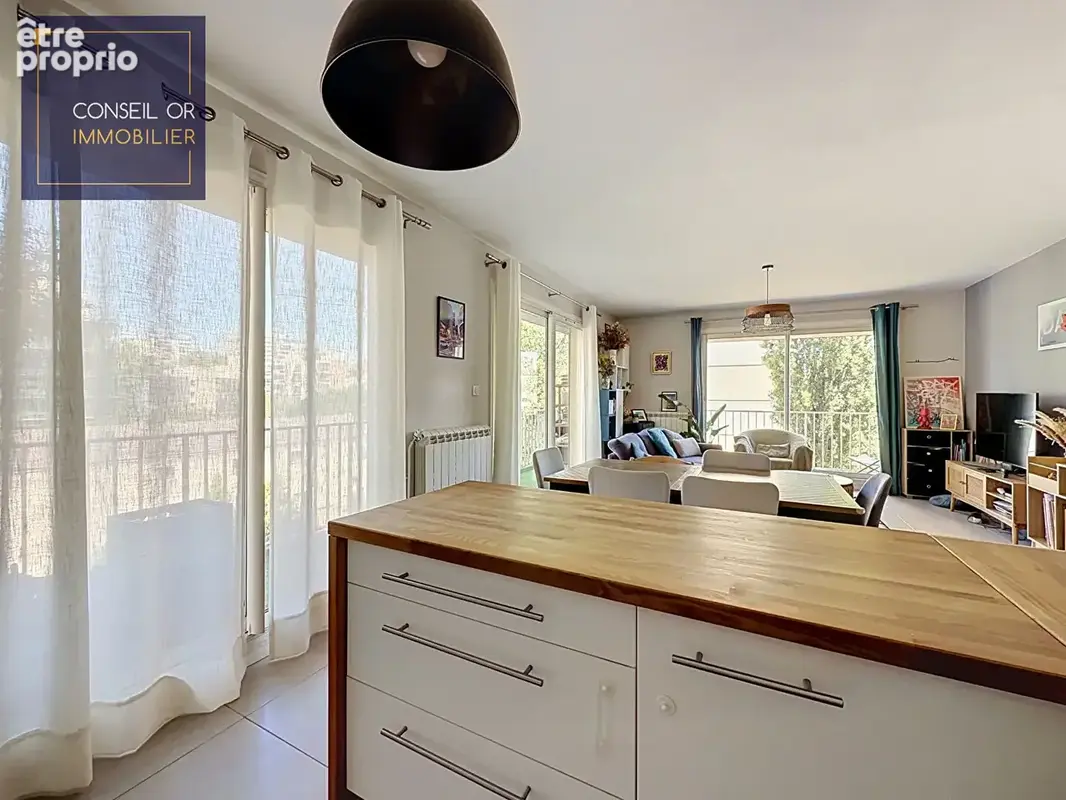 T3 - 69 m2 - 2 chambres - balcon - parking et cave - photo 9