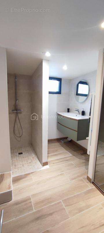 Commerce à SAINT-ANTOINE-DU-ROCHER