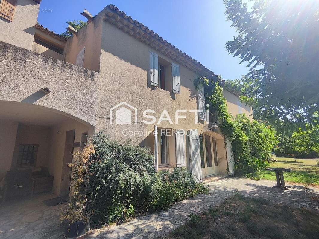 Maison 400 m² à Vaugines  - photo 9
