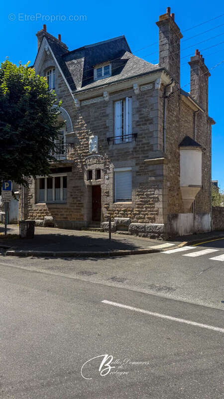A vendre demeure de caractère dans ville historique, Côtés d'Armor - photo 2