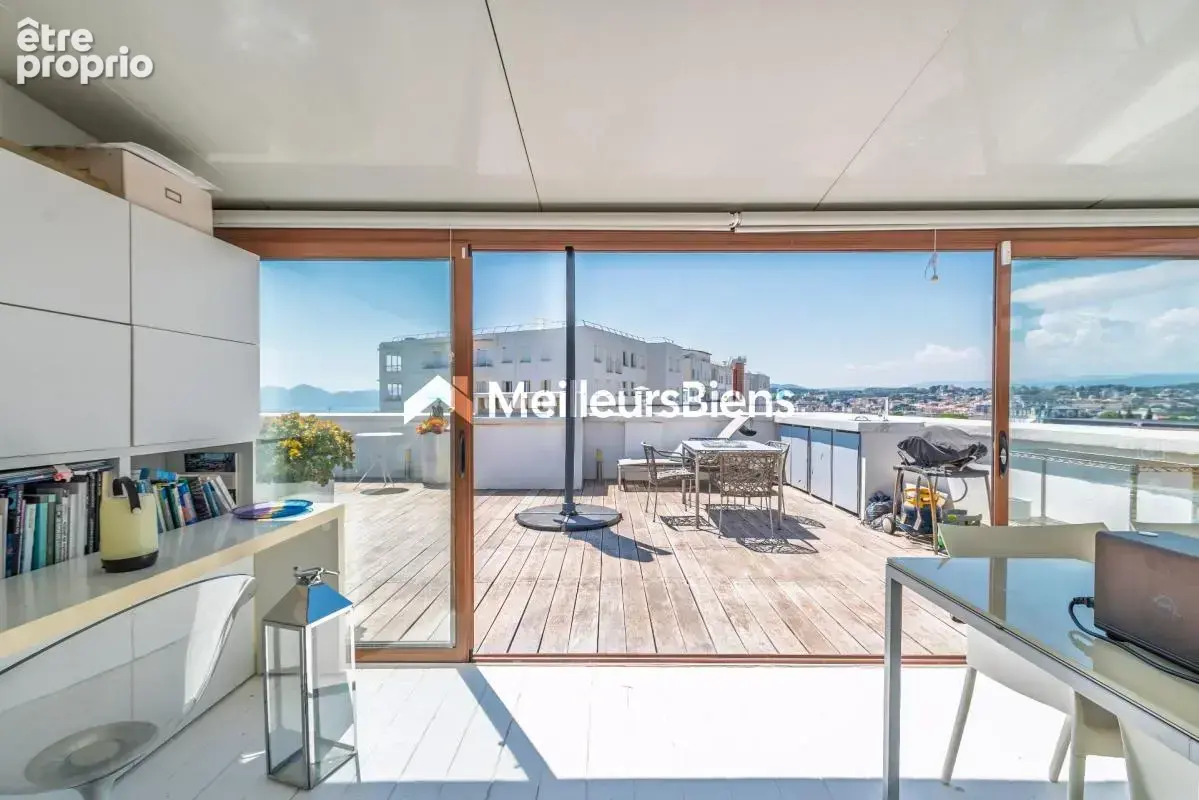 Cannes bas Montfleury : Duplex en penthouse avec grand roof-top et très belle vue mer - photo 19