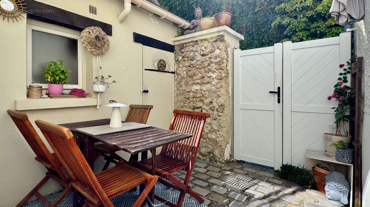 Maison à SAINT-NOM-LA-BRETECHE