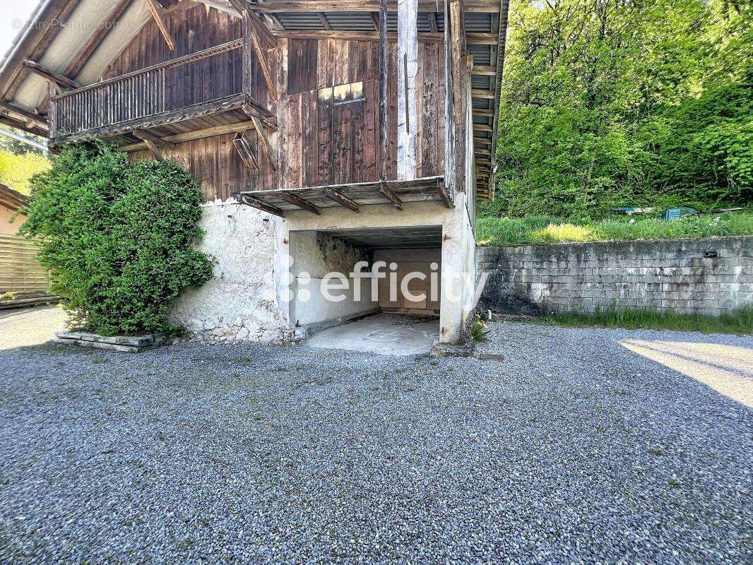 Maison à MARIGNIER