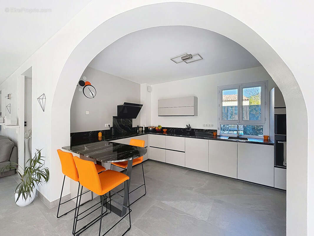 Maison à LA MOTTE-D'AIGUES