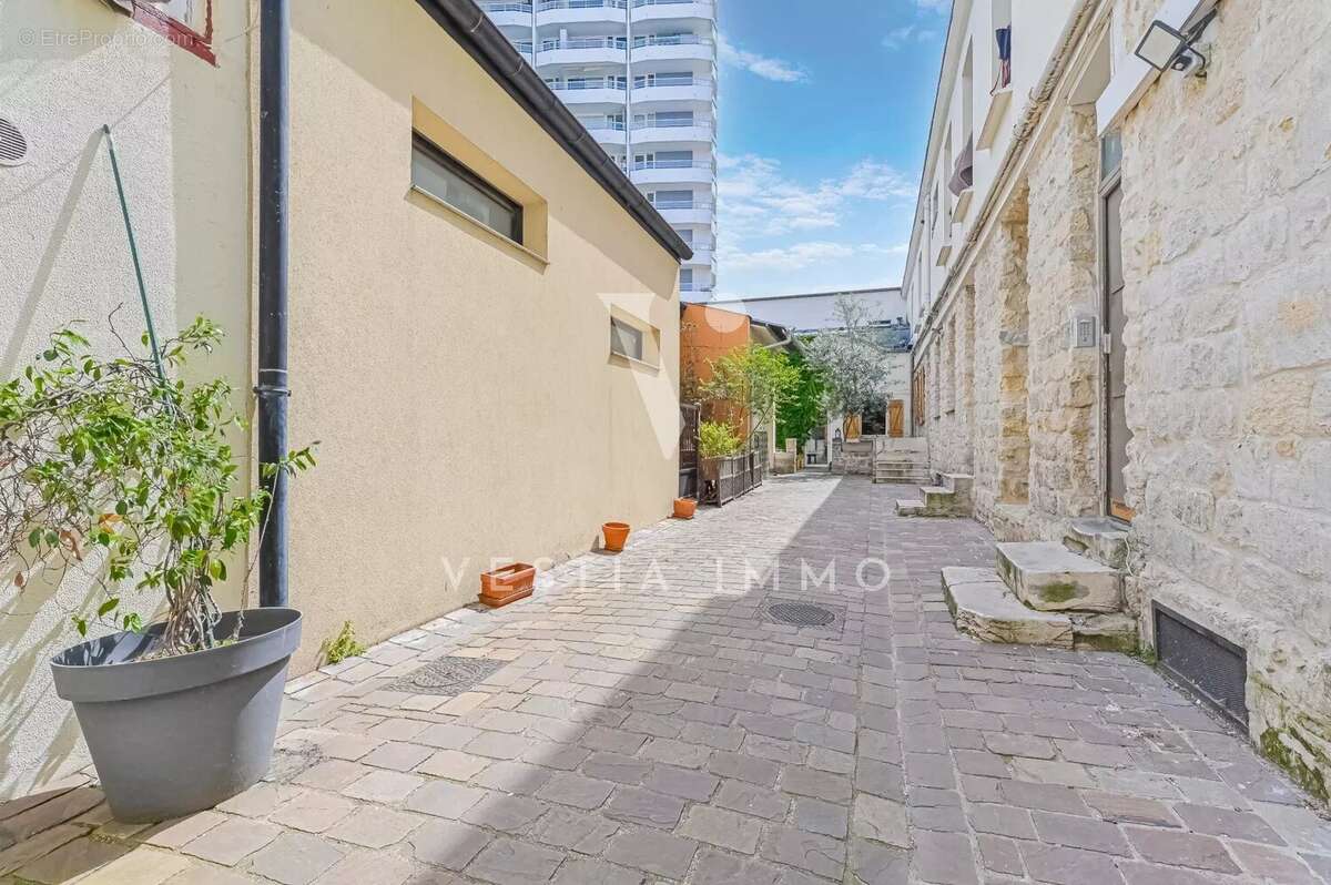 Studio idéal premier achat ou investissement - Bon état - Calme absolu - photo 3