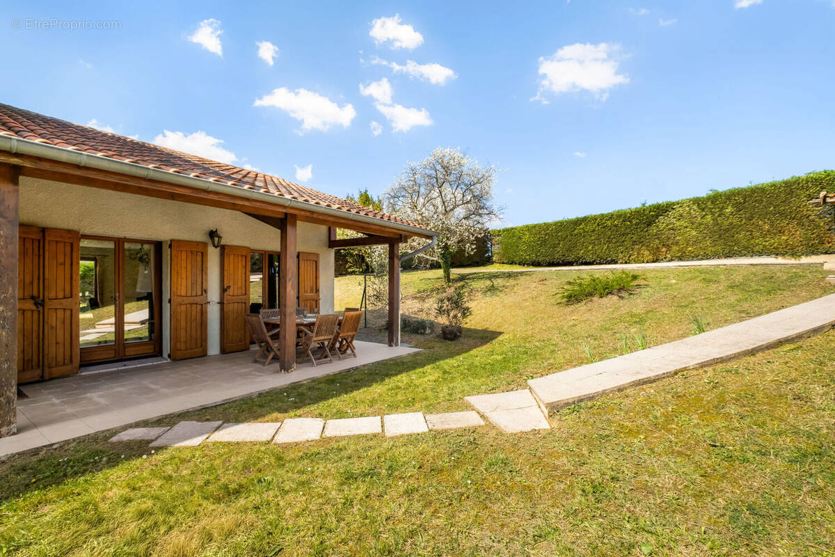 Maison 138 m² à Marennes  - photo 1