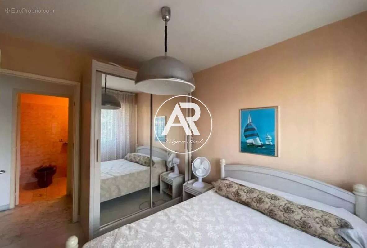 Appartement à SAINT-LAURENT-DU-VAR