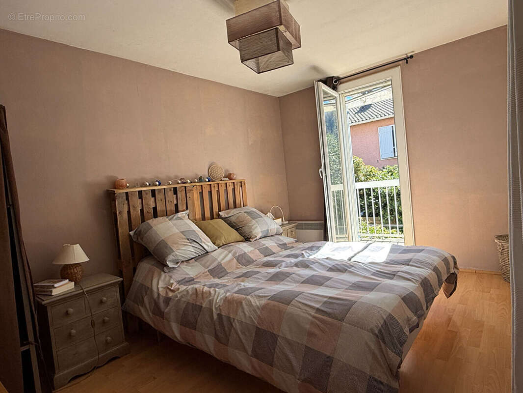 Maison à LA ROQUE-D'ANTHERON