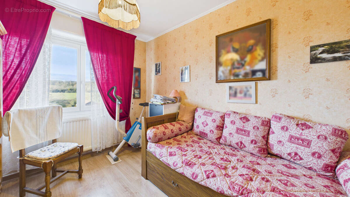 Pavillon 8 pièces - Courcelles Chaussy - 160 m2 - 5 chambres - véranda - photo 13