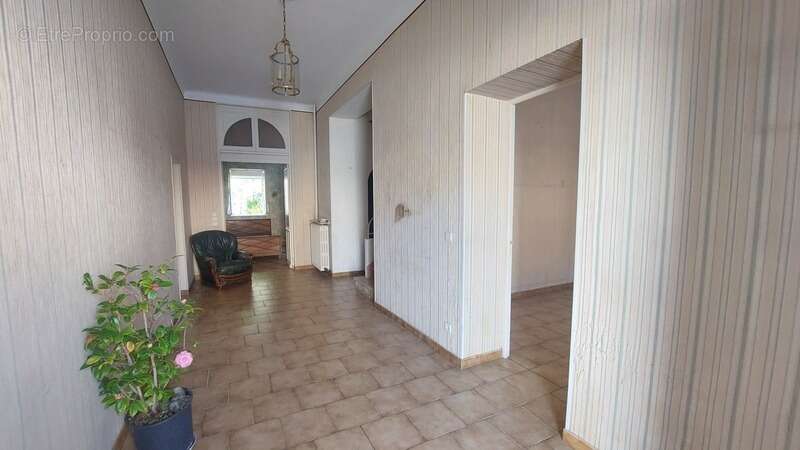 Maison de ville, 4 chambres+1 bureau  avec jardin et garage - photo 2
